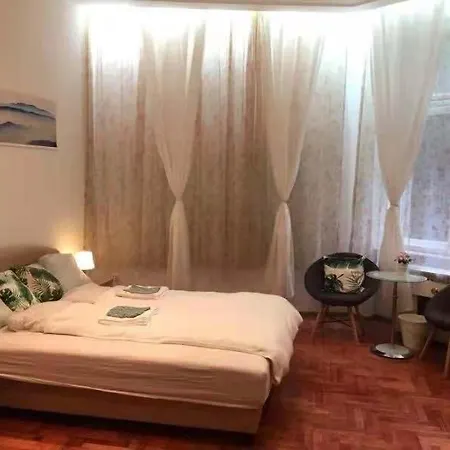 Cindy Room *